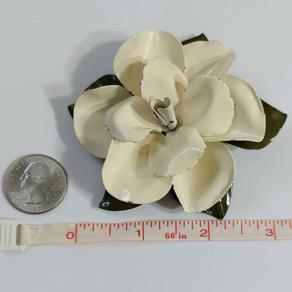 Vintage Flower Brooch group - Picture 7 of 11